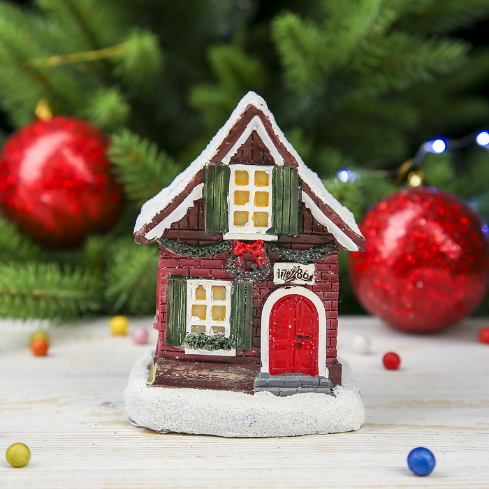 Сувенир полистоун световой "Скандинавский домик" 10х6,5х5 см