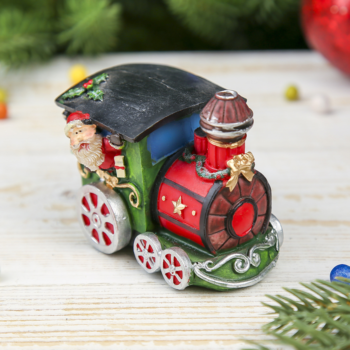 Сувенир полистоун "Дедушка в паровозике" 10х7х5,5 см