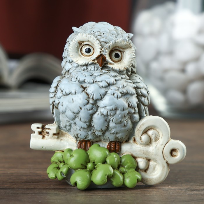 Сувенир полистоун Lucky "Сова-пушок серая на ключе в клевере" 6,5х3,5х6,3 см