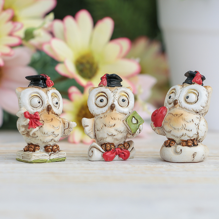 Сувенир полистоун "Совёнок-выпускник" МИКС 3,5х2,5х2 см