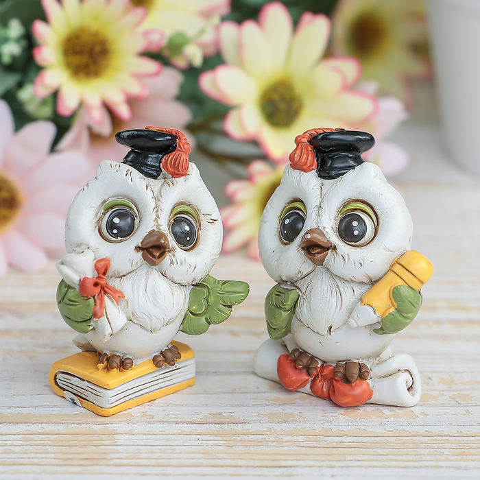 Сувенир полистоун "Совёнок-выпускник со свитком/карандашом" МИКС 5,5х4,5х3,5 см