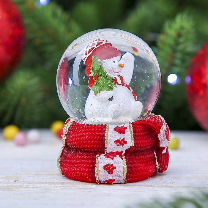 Сувенир полистоун водяной шар "Снеговичок с ёлочкой" 6,5х5х4,5 см