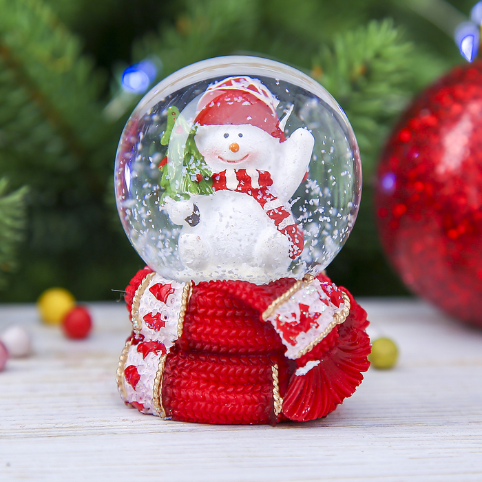 Сувенир полистоун водяной шар "Снеговичок с ёлочкой" 6,5х5х4,5 см