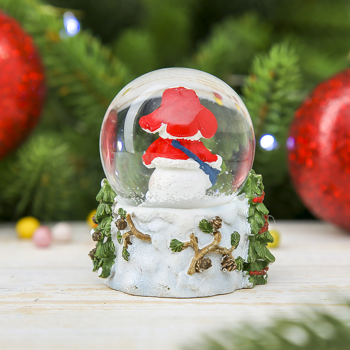 Сувенир полистоун водяной шар "Снеговичок в шапке ушанке" 6,5х5,5х5 см