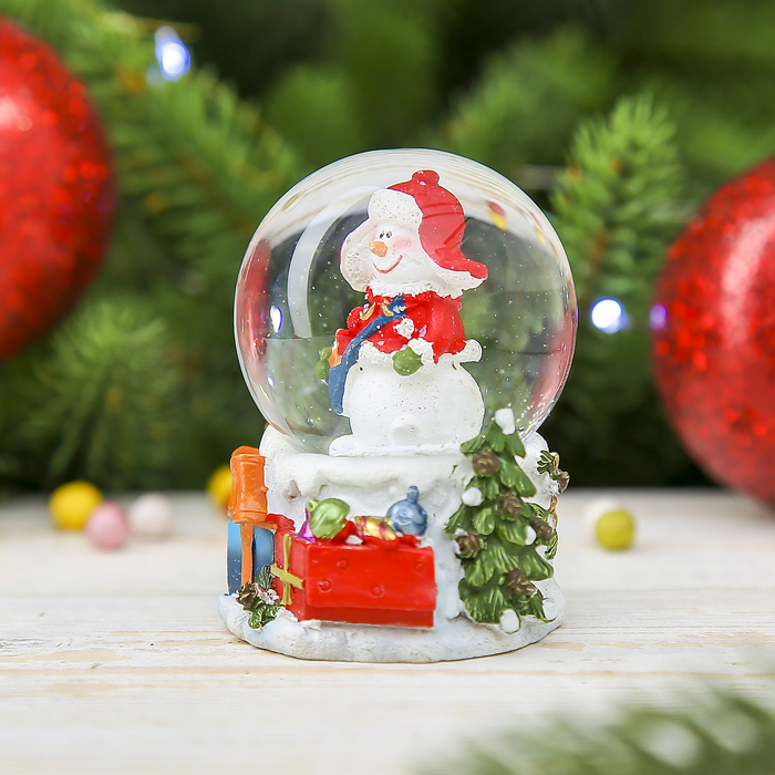 Сувенир полистоун водяной шар "Снеговичок в шапке ушанке" 6,5х5,5х5 см