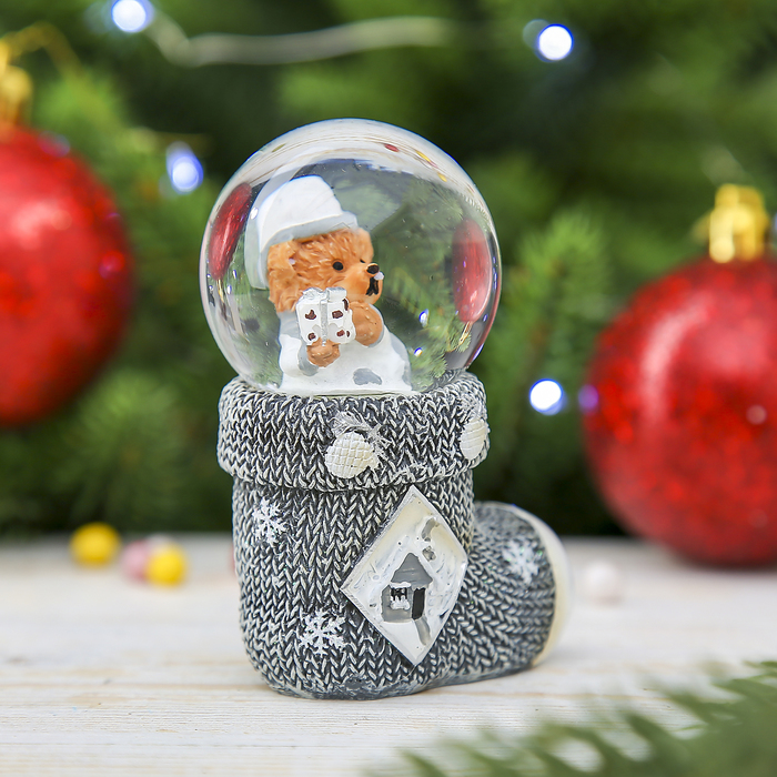Сувенир полистоун водяной шар "Мишка с подарком" 8,5х6,5х4,5 см