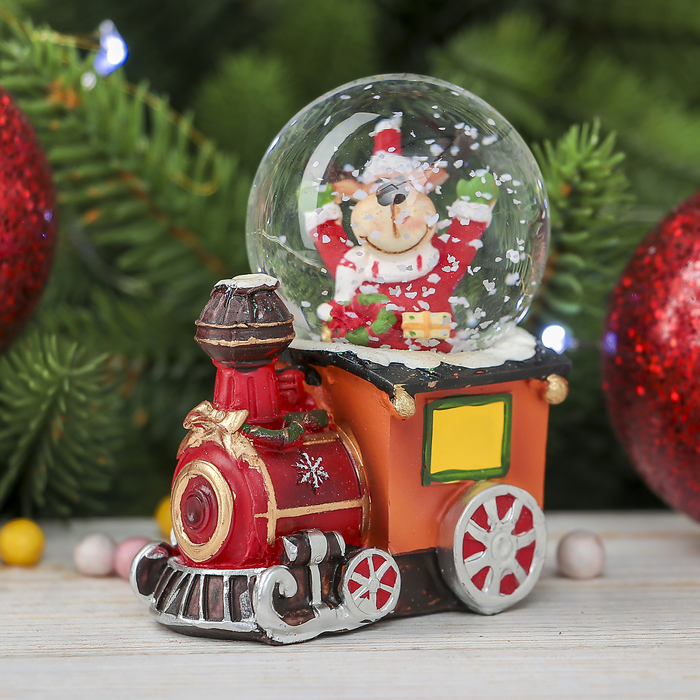 Сувенир полистоун водяной шар "Лосик в паровозике" 7,8х6,5х4,5 см