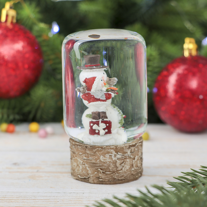 Сувенир полистоун водяной шар "Снеговички" 9х5х5 см