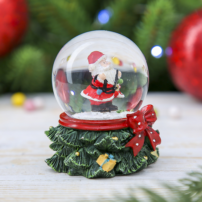 Сувенир полистоун водяной шар "Дед Мороз и красный бант" 6,5х5,5х5,5 см