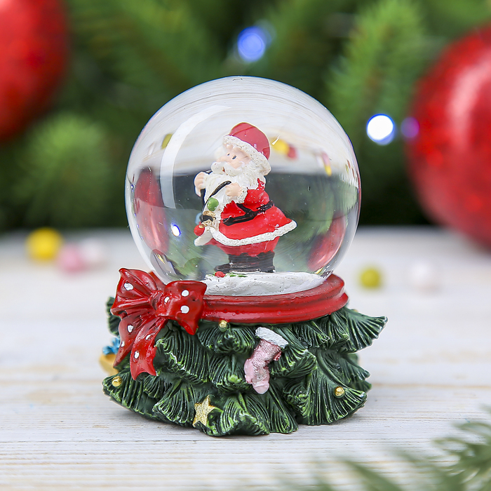 Сувенир полистоун водяной шар "Дед Мороз и красный бант" 6,5х5,5х5,5 см