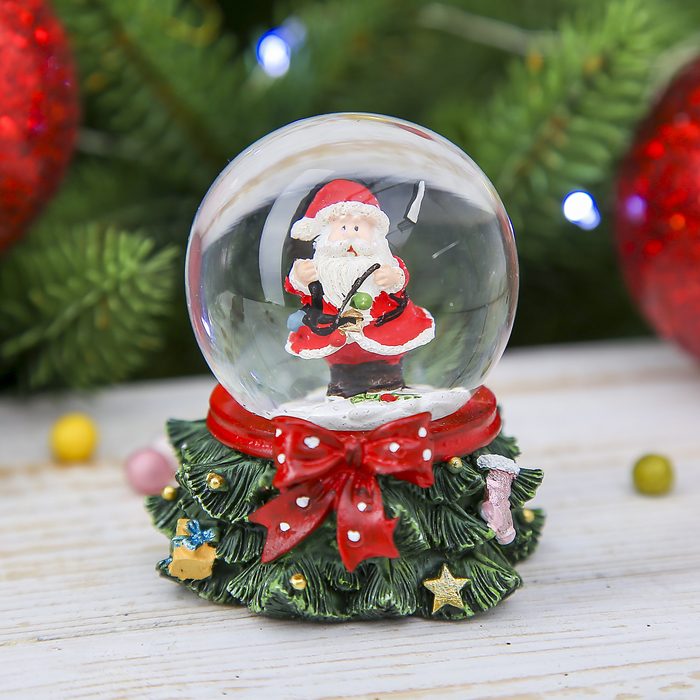 Сувенир полистоун водяной шар "Дед Мороз и красный бант" 6,5х5,5х5,5 см
