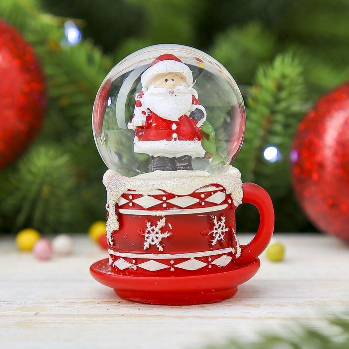 Сувенир полистоун водяной шар "Дед Мороз и кружка" 7,5х5,5х5 см