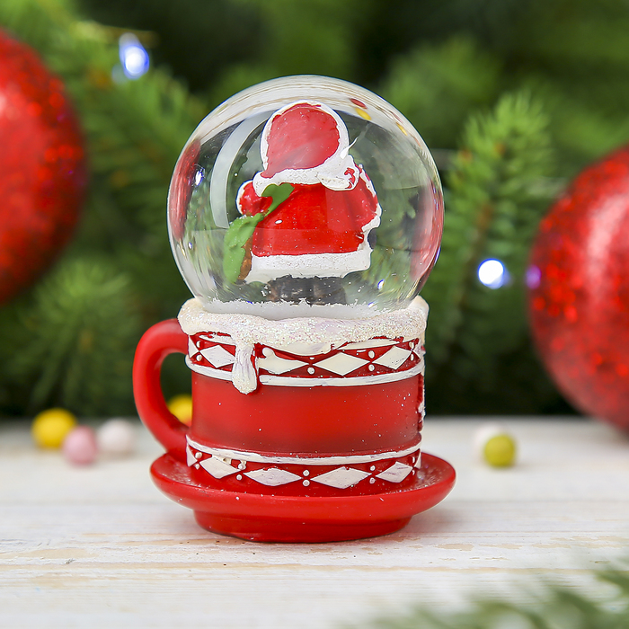 Сувенир полистоун водяной шар "Дед Мороз и кружка" 7,5х5,5х5 см