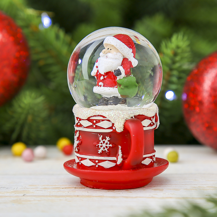 Сувенир полистоун водяной шар "Дед Мороз и кружка" 7,5х5,5х5 см