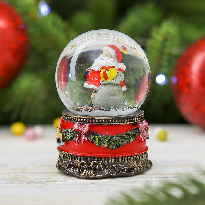 Сувенир полистоун водяной шар "Дедушка мороз и мешок подарков" 7х4,5х4,5 см