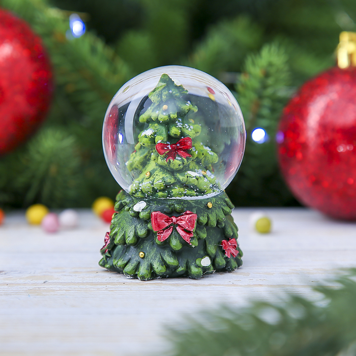 Сувенир полистоун водяной шар "Ёлочка нарядная" 6,5х4,5х4,5 см