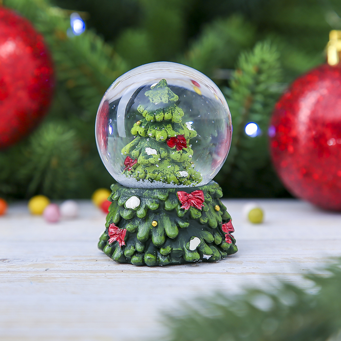 Сувенир полистоун водяной шар "Ёлочка нарядная" 6,5х4,5х4,5 см