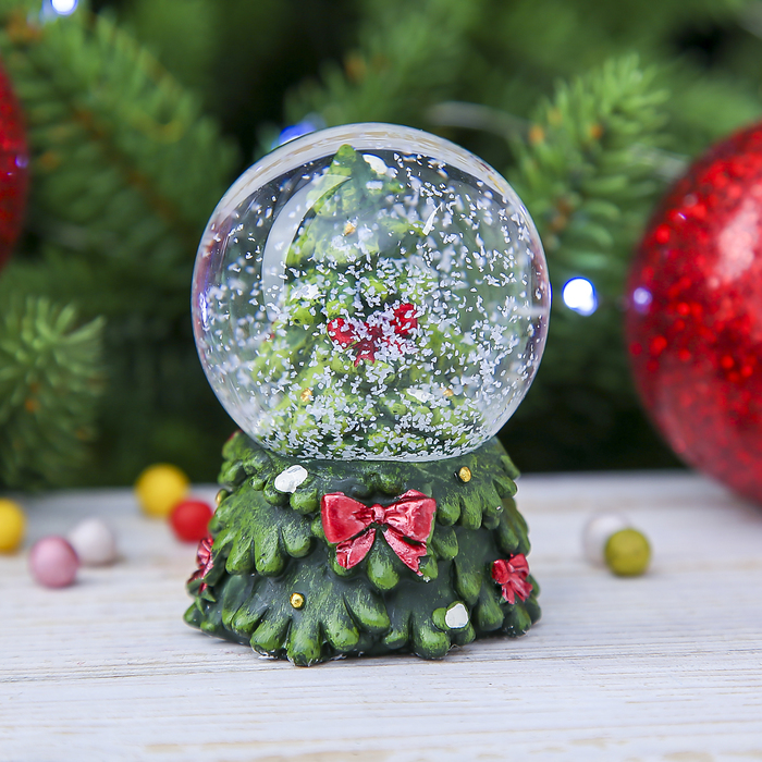 Сувенир полистоун водяной шар "Ёлочка нарядная" 6,5х4,5х4,5 см