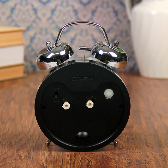 Будильник d=11,5см, циферблат «Молния», подсветка, 2 АА, хромированный, 5.5х11.5х16 см