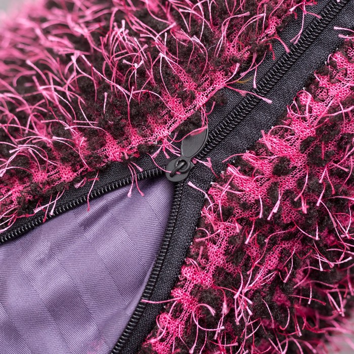 Наволочка пушистая Стиль 40*40 см фуксия-чёрный, 100% п/э