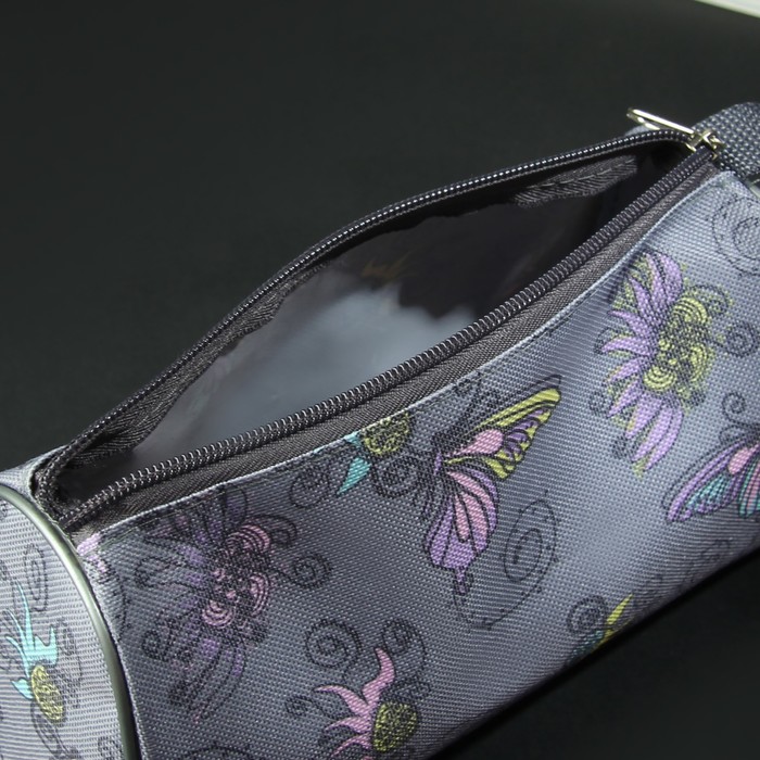 Косметичка простая "Бабочки", отдел на молнии, цвет серый