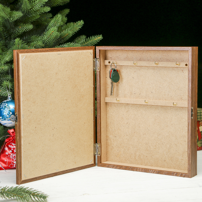 Ключница Пирамида "Елочный шар и снежинки" Шоколад 30х25х5 см