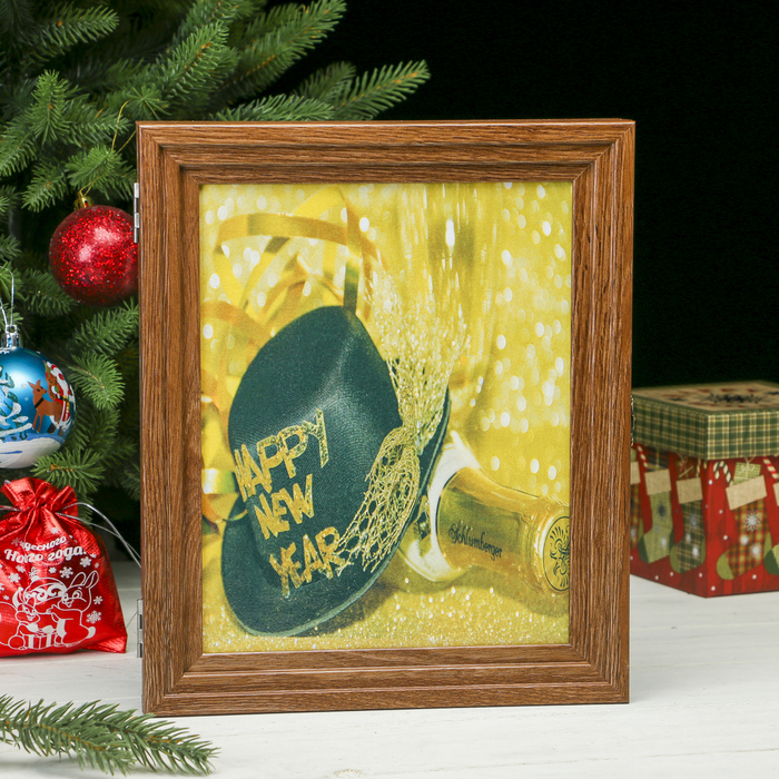 Ключница Пирамида "Новогодние подарки" Шоколад 30х25х5 см