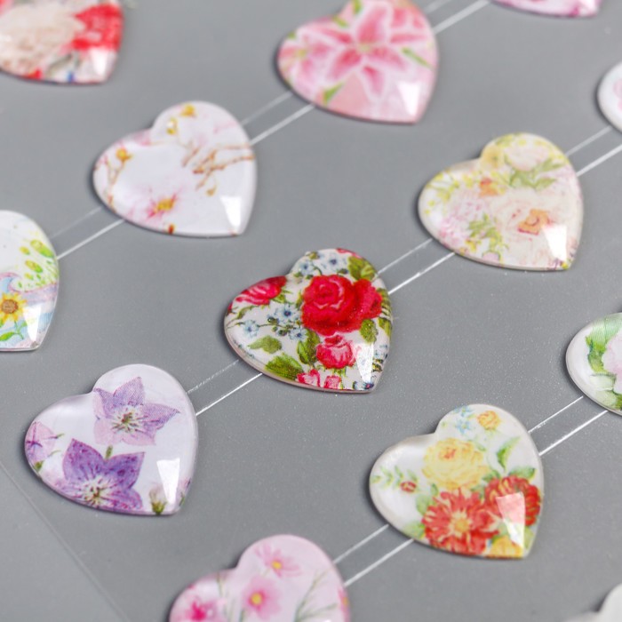 Наклейка пластик стразы "Цветы в сердечках" 1,8х1,8 см МИКС 20х10 см