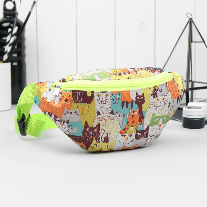 Сумка поясная "Кошки", отдел на молнии, регулируемый ремень, принт цветной