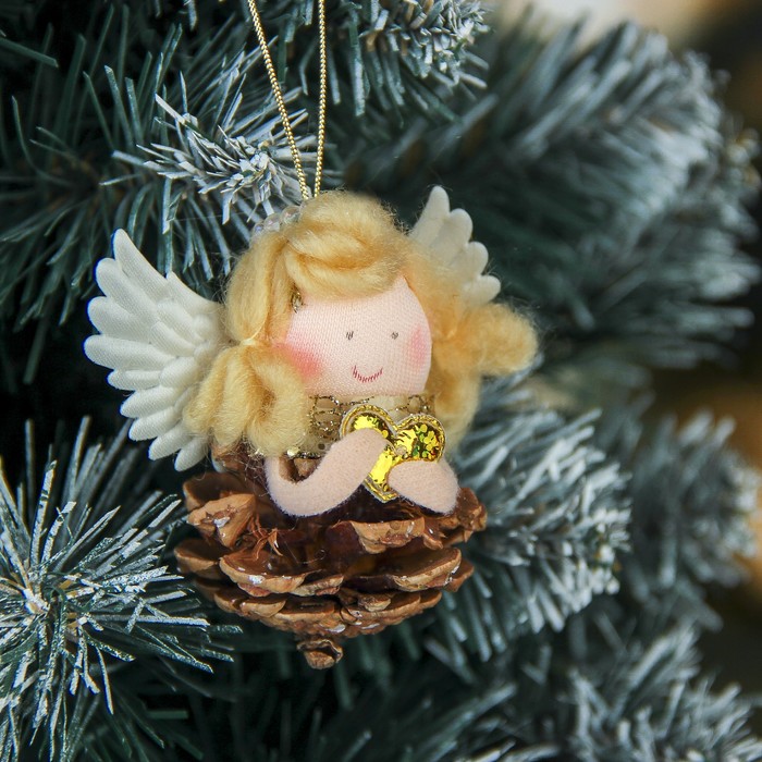 Мягкая девочка на шишке 7 см