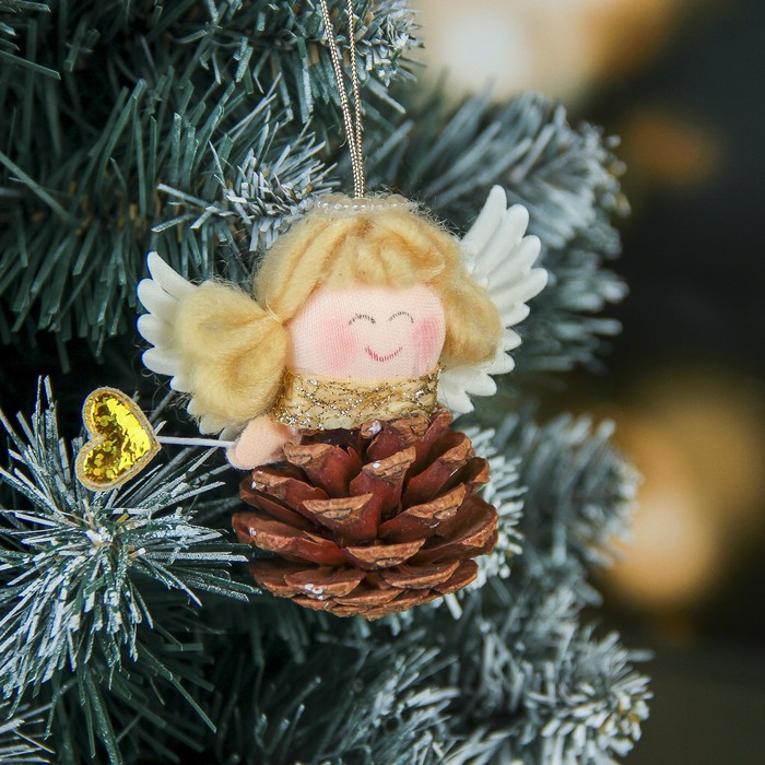 Мягкая девочка на шишке 7 см сердечко