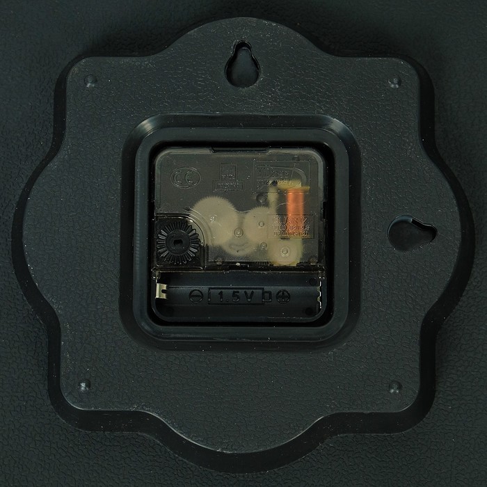 Часы настенные прямоугольные, ретро, с вогнутыми краями, под бронзу 27*3*32 см. микс