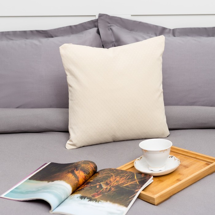 Декоративная подушка "Этель" 40х40 см, Английский стиль, цвет бежевый, 100% п/э