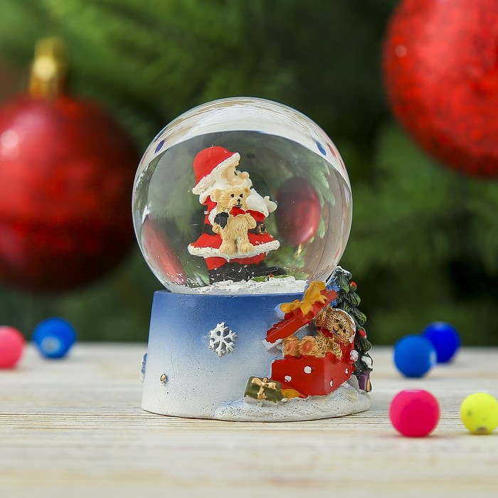 Сувенир полистоун водяной шар "Дед Мороз с мишкой" 6,5х5х4,5 см