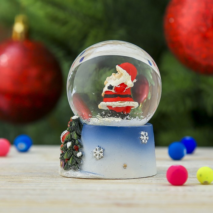 Сувенир полистоун водяной шар "Дед Мороз с мишкой" 6,5х5х4,5 см