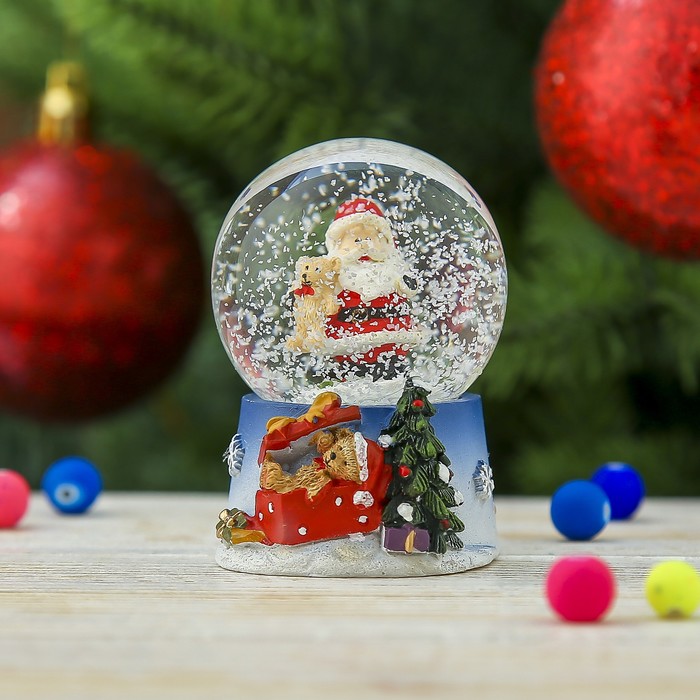 Сувенир полистоун водяной шар "Дед Мороз с мишкой" 6,5х5х4,5 см