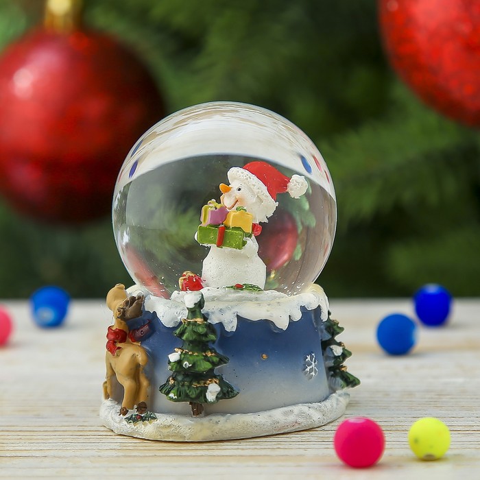 Сувенир полистоун водяной шар "Снеговичок с подарками" 6,5х5,5х5,3 см