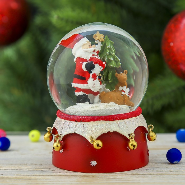 Сувенир полистоун водяной шар "Дед мороз, олень и ёлочка" 9х7,5х7,5 см