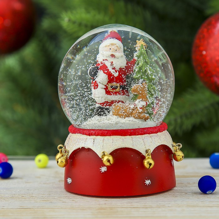 Сувенир полистоун водяной шар "Дед мороз, олень и ёлочка" 9х7,5х7,5 см