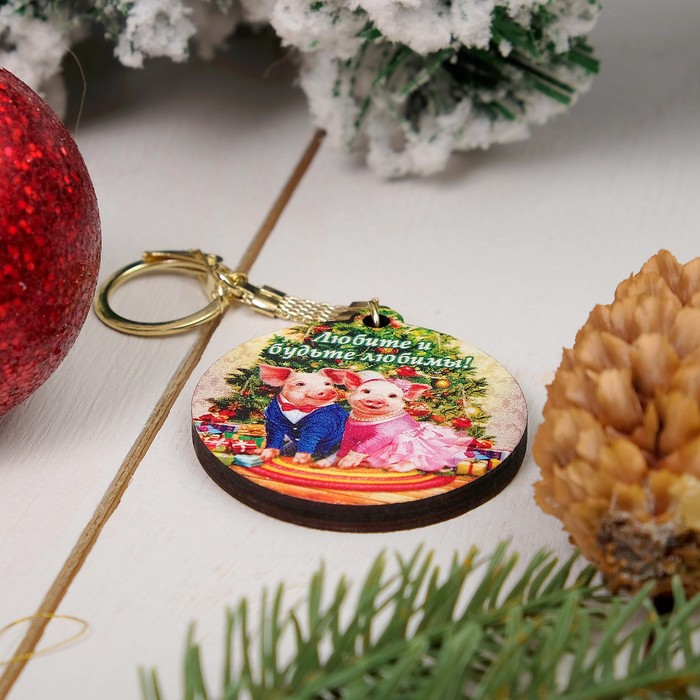 Брелок «Хрюши под ёлкой», 4,2×4,6×0,3 см
