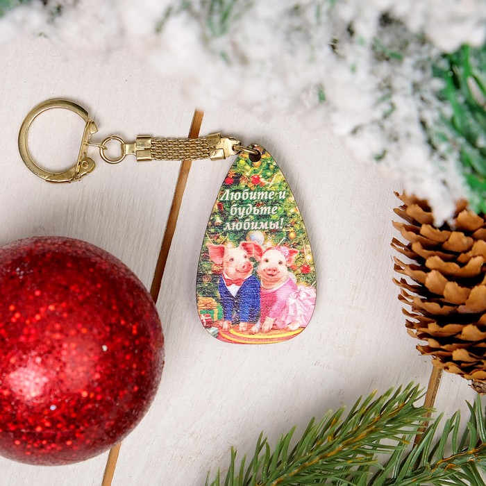 Брелок «Хрюши под ёлкой», 3,2×5,7×0,3 см