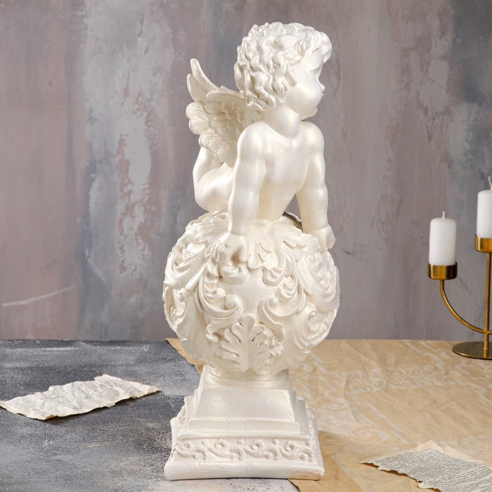 Статуэтка "Ангел на резном шаре" большой перламутр