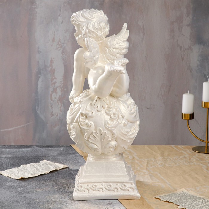 Статуэтка "Ангел на резном шаре" большой перламутр