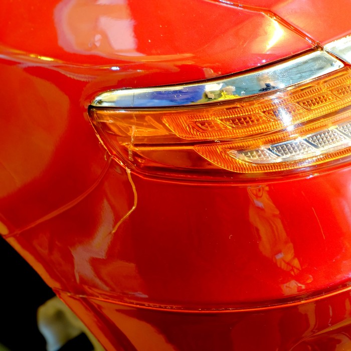 Электромобиль"MERCEDES-BENZ S63 AMG"окраска глянец красный,EVA колеса,кожаное сидение УЦЕНКА