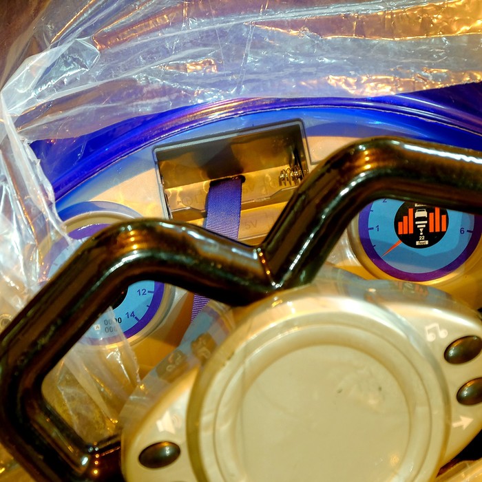 Электромобиль"Космический болид"радиоуправляемый,световые и звуковые эффекты УЦЕНКА