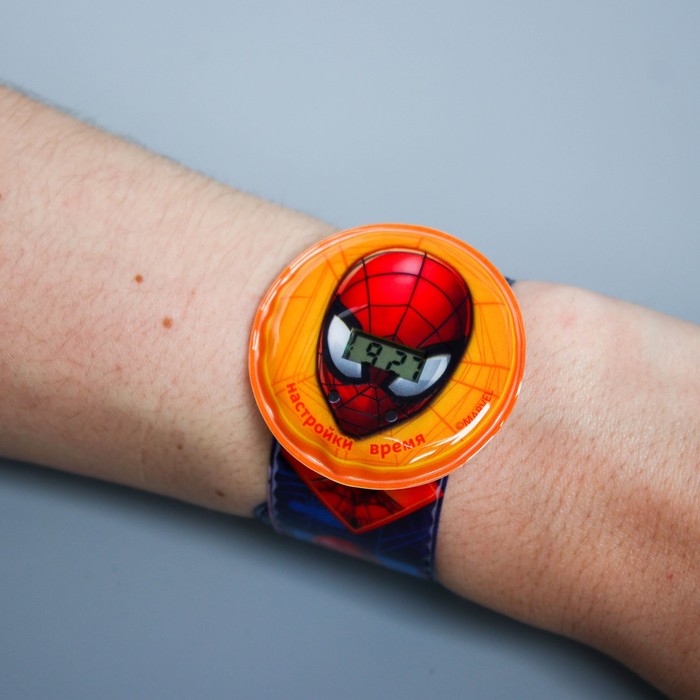 Подарочный набор "Человек-паук", часы + светоотражающие наклейки