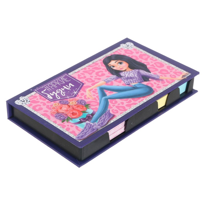 Бумажный блок в пластиковом футляре "#ЯркиеБудни": 100 листов и 2 набора стикеров