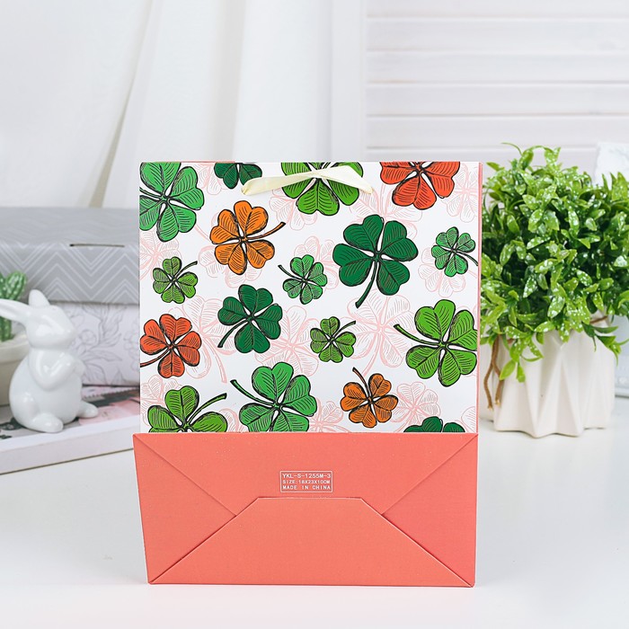 Пакет подарочный "Четырёхлистник", люкс, 18 х 8 х 23 см