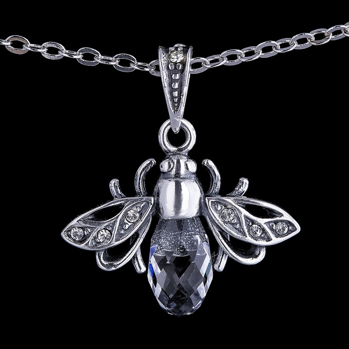 Кулон "Цокотуха", цвет белый в чернёном серебре