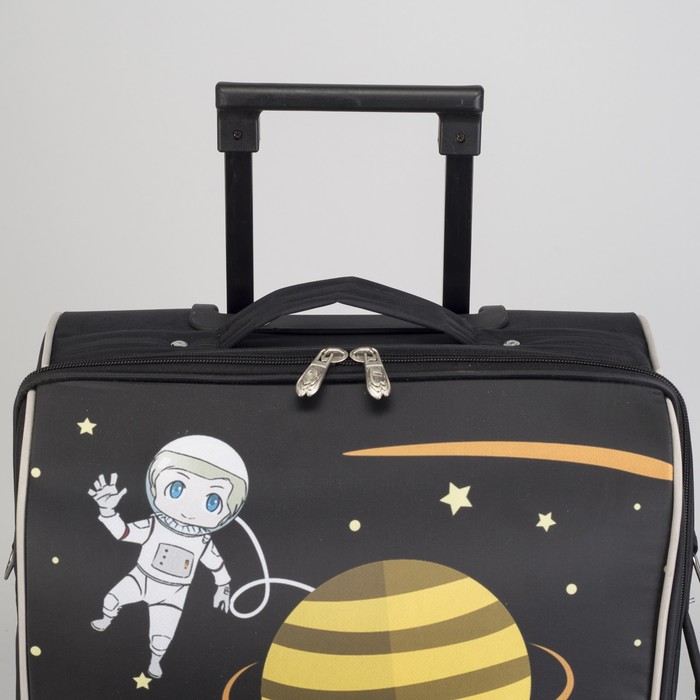 Чемодан "Космонавт", отдел на молнии, наружный карман, 2 колеса, цвет чёрный